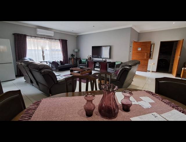 4 BEDROOM HOUSE FOR SALE IN NEW REDRUTH